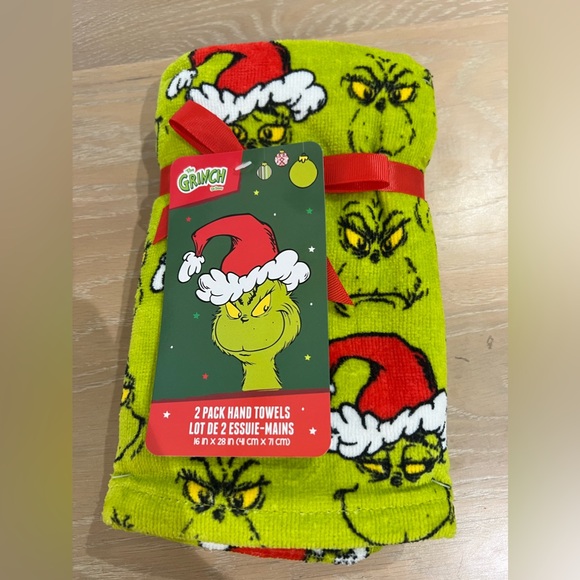 Dr. Seuss Other - Set of 2 GRINCH  hand town